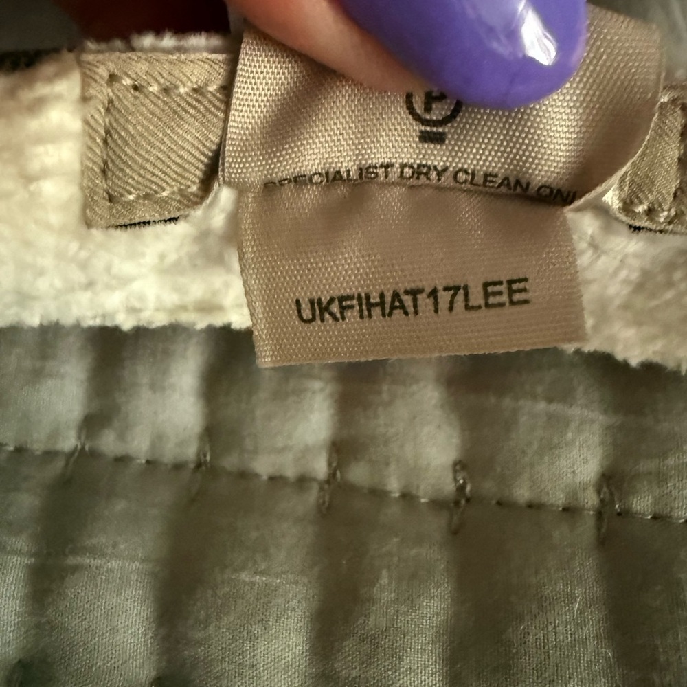 Burberry Quilted Fabric With Label View 5